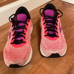 Women's Brooks Raven 10 Athletic Shoes